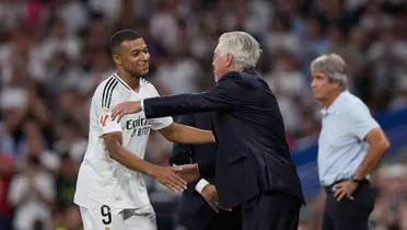 Ancelotti se cansó de las preguntas de los periodistas acerca de los viajes de Mbappé. Foto: X