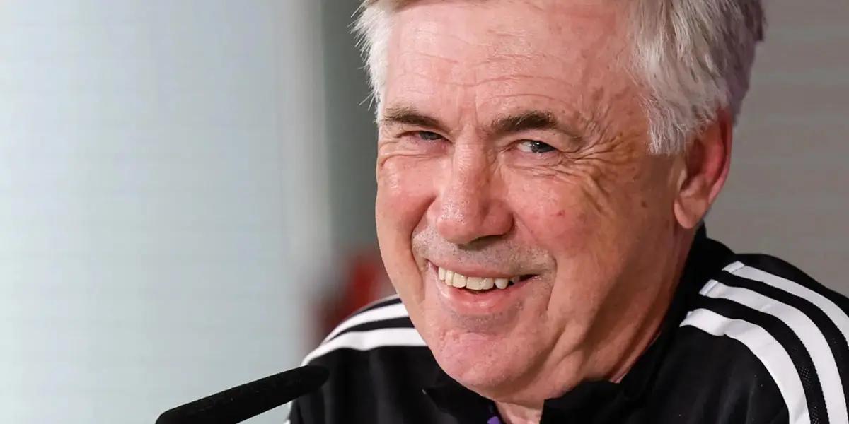 Ancelotti sonriente.