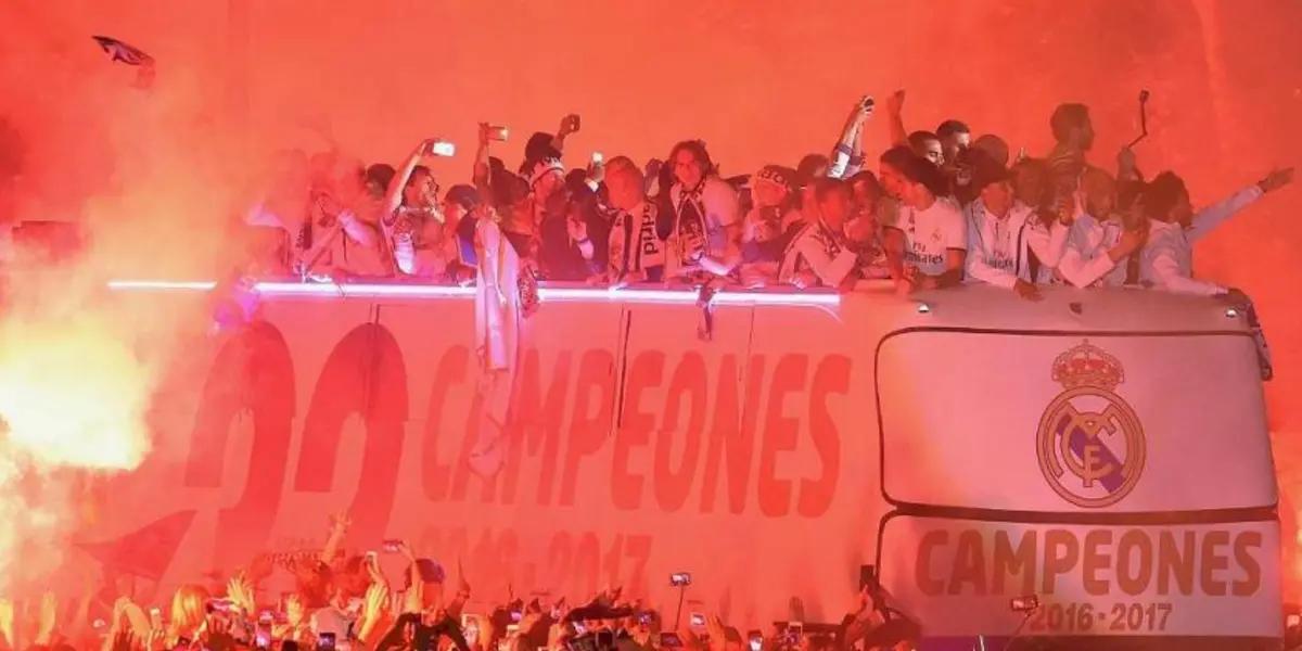 Jugadores del Real Madrid celebrando el campeonato