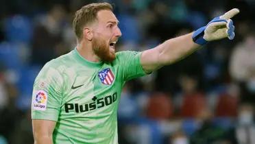 Oblak dando indicaciones