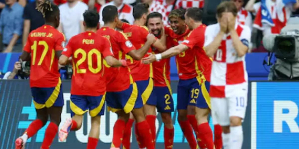 Selección de España celebrando el gol