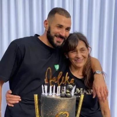Karim Benzema festejando el cumpleaños de su madre Wahida Djebbara / Foto: Instagram