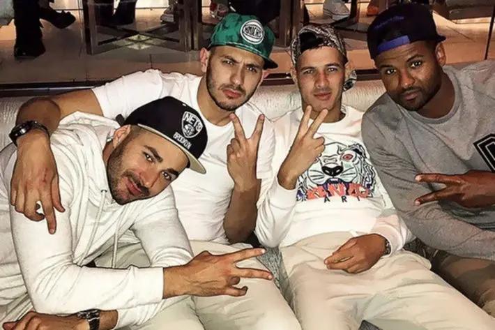 Karim Benzema y sus hermanos / Foto: AS