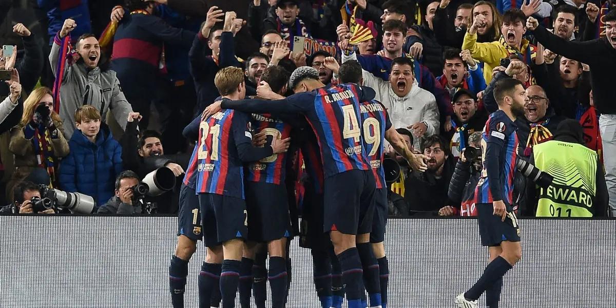 Aprovecharon el partido del Blaugrana para alardear su logro.