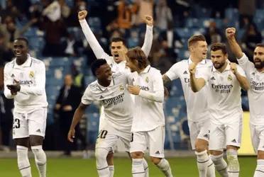 Carlo Ancelotti tuvo que apelar al ingenio por la cantidad de bajas y armó este once para intentar ser líder