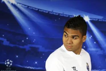 Casemiro, el eje del mediocampo durante mucho tiempo en el Real Madrid, estaría molesto con la juvenil compra del merengue y el actual entrenador de la Casa Blanca. Es un momento especial para el brasileño, con objeciones a su rendimiento.