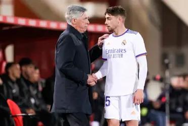 Contra la historia del Real Madrid, Carlo Ancelotti no parará un equipo tan ofensivo y se decidió por incluir a Federico Valverde en la delantera para ejercer una mejor presión sobre la salida del Liverpool.