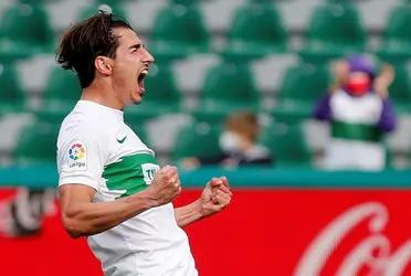 El actual futbolista del Elche vive una gran temporada en el presente campeonato español, y varias fuentes cercanas al jugador ya señalan su posible salida del equipo de cara a la próxima temporada.