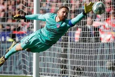 El arquero esloveno no para de sorprender a los fanáticos rojiblancos.