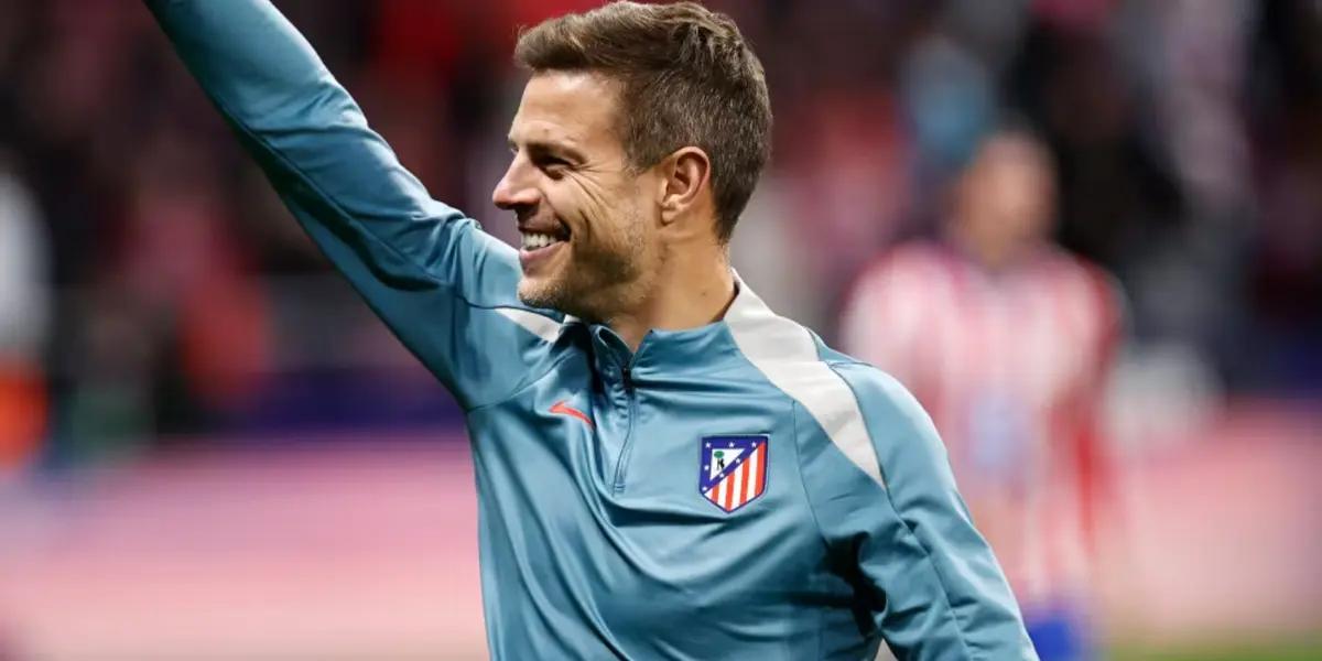 El Atlético de Madrid subió una foto de Azpilicueta con su mano saludando haciendo referencia a la manita del Barcelona contra el Madrid