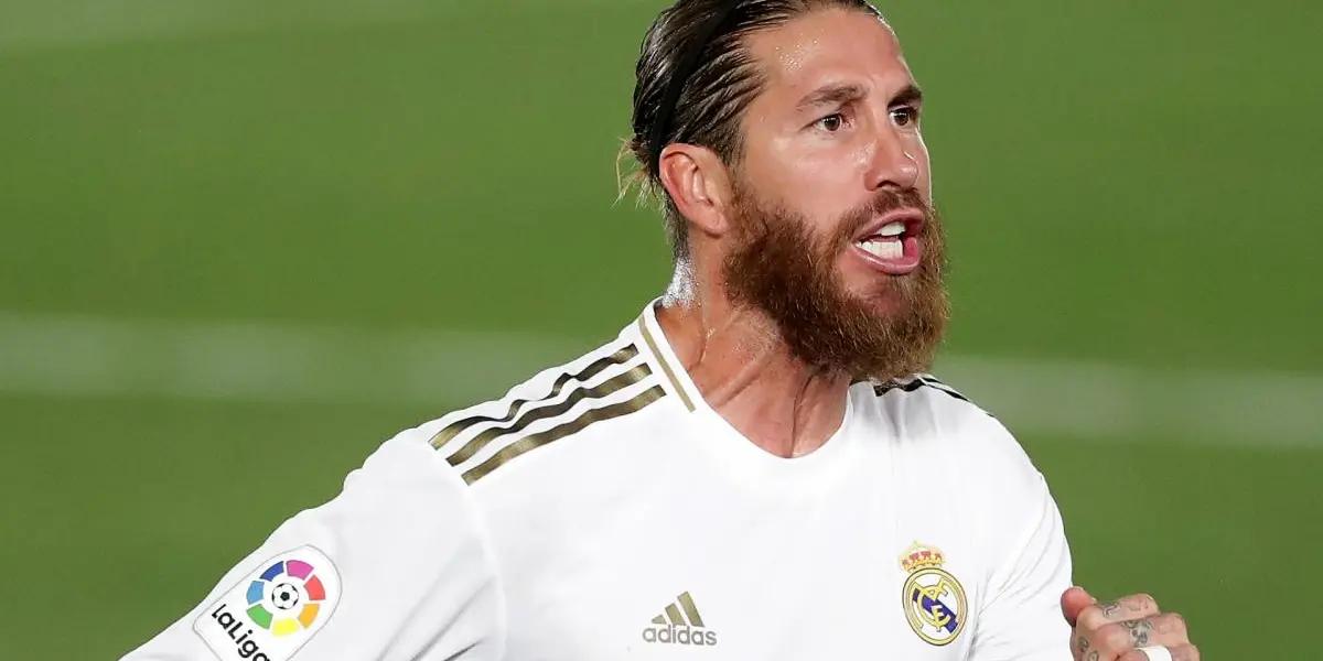 El capitán del equipo estaba lanzando una dura crítica y no se dio cuenta que lo estaban tomando las cámaras.