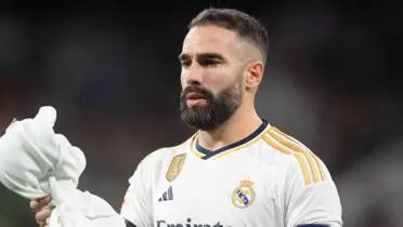 El defensa pasa un duro momento tras lesionarse justo cuando iba a terminar el partido