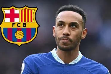 El delantero gabonés tiene que resolver su futuro en estos meses.