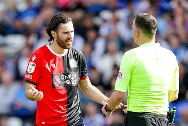 El delantero de la Selección chilena de fútbol está en la mira de la Secretaría Técnica del Sevilla para reforzarse en la próxima temporada. Debería desembolsar cerca de 20 millones de euros de querer hacerse de los servicios del atacante.