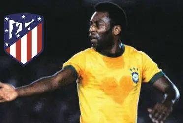 El día que O Rei le anotó un hat-trick al Atlético de Madrid en un partido amistoso en 1966.