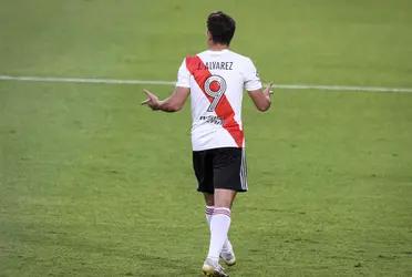 El entrenador Xavi Hernández habría preferido como refuerzo a Edinson Cavani antes que a la joven estrella, Julian Álvarez.