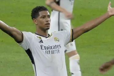 El futbolista inglés tuvo finalmente su debut en la competencia oficial.