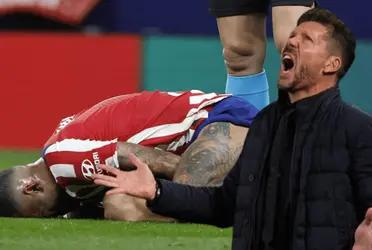 El futbolista neerlandés salió reemplazado en el último partido por una lesión y deberá estar fuera de las canchas por un tiempo.