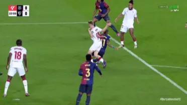 El gol del Sevilla ante el FC Barcelona debió ser anulado por fuera de juego