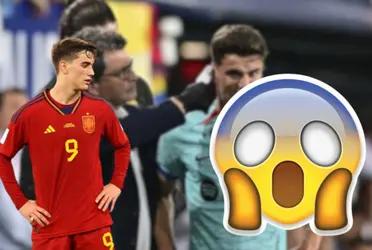 El jugador asombró a todos cuando saltó al césped para el entrenamiento.