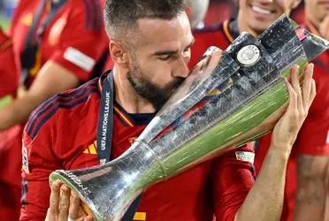 El lateral español fue determinante para que la Roja se lleve el título.