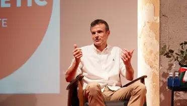 El presidente del Athletic, en rueda de prensa, ha condenado la actitud del Real Madrid con los árbitros