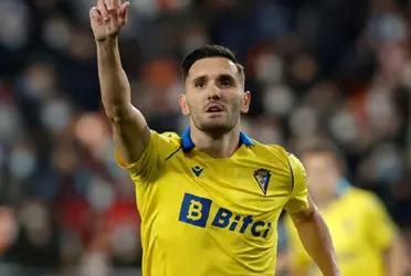 El Sevilla sufrió un duro golpe al empatar en condición de local con el Cádiz. Lucas Pérez fue su verdugo y te contamos cuantos millones cuesta el delantero de 33 años.