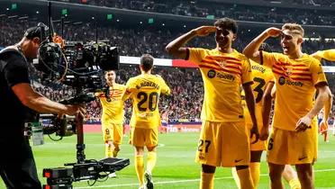 FC Barcelona le ganó con contundencia al Atlético de Madrid y sigue a la caza del Real Madrid