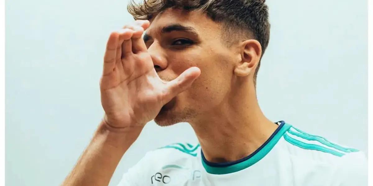 Gabri Veiga, con la camiseta del A-Ahli