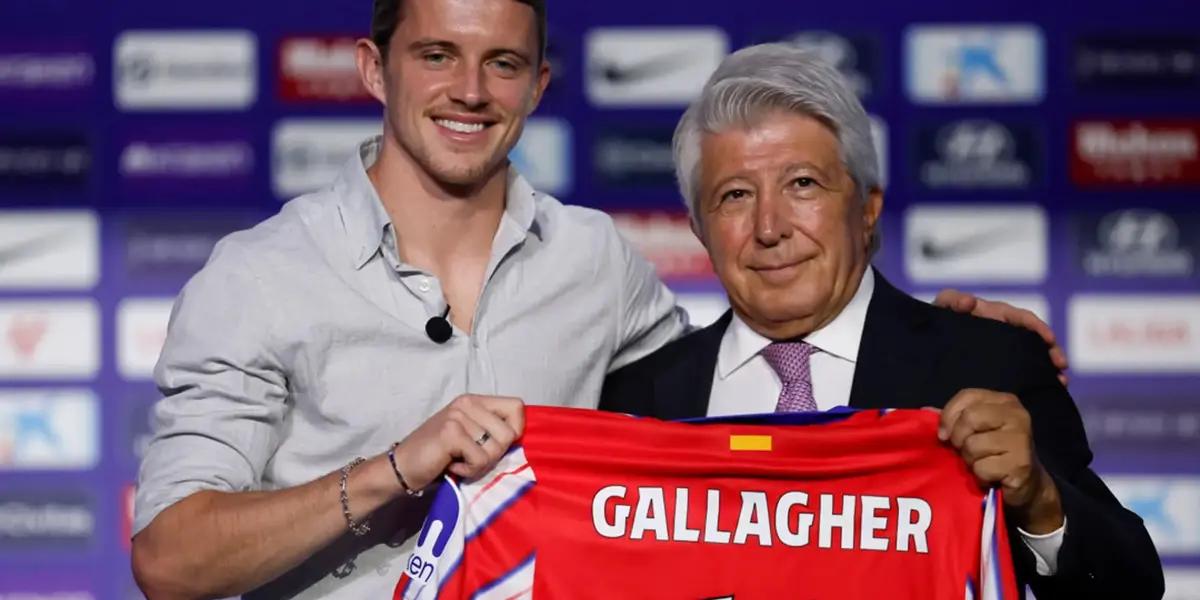 Gallagher y Simeone tienen dificultades para comunicarse por el idioma, pero esto nos deja momentos graciosos como el siguiente