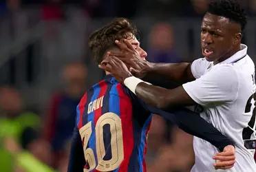 Gavi es un tipo temperamental cuando entra al campo de juego y siempre tiene broncas con los rivales