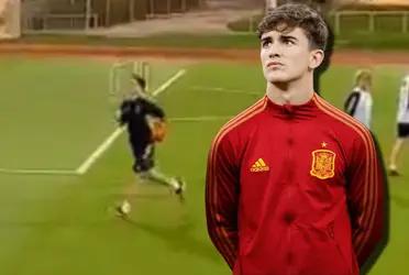Gavi no terminó el entrenamiento en la Selección Española, y se vio cómo se fue corriendo. Fue por esta razón