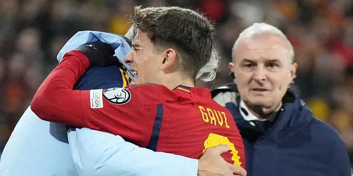 Gavi ya estaba tocado pero lo hicieron que siga jugando con la Selección de España, y por eso se enojó el FC Barcelona