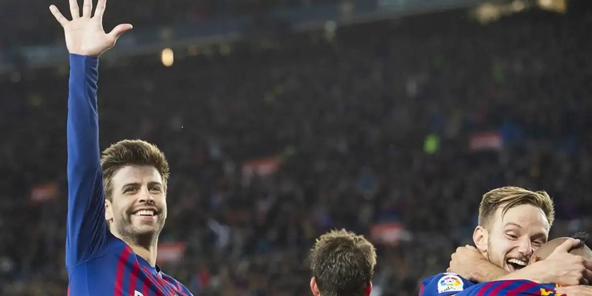 Gerard Piqué le mostró su mano con los cinco dedos a Iker Casilla tras la manita en la final