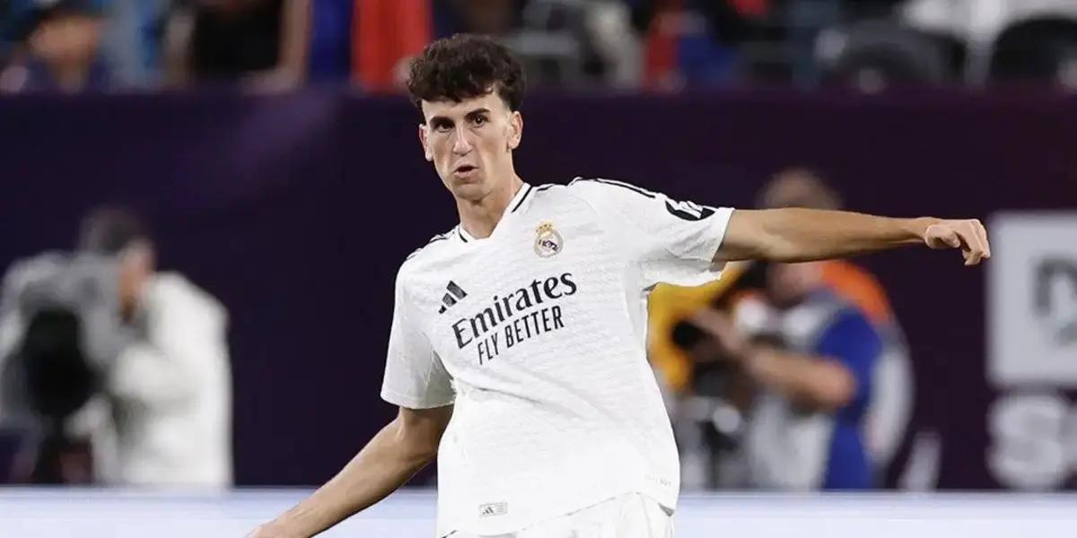 Jacobo Ramón, con tan solo 20 años, debutó ayer en Champions con el Real Madrid