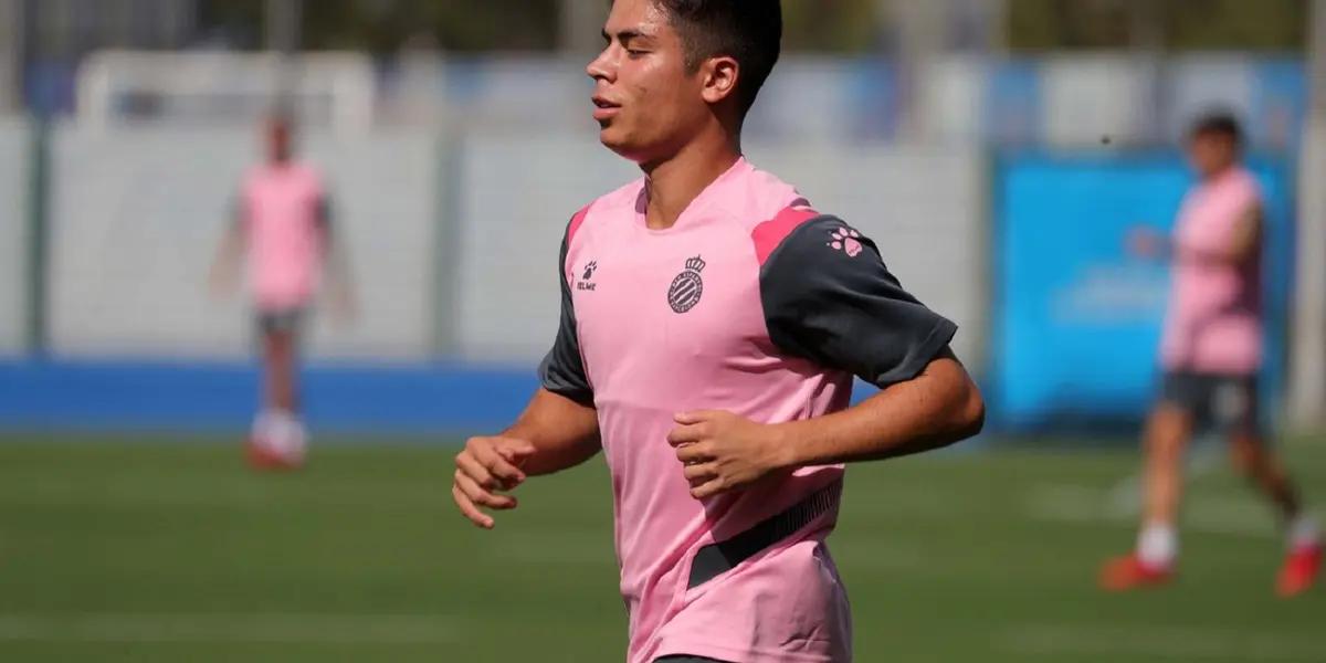 Joan García Pons es la joven promesa que tiene el Espanyol del Barcelona en su arco, a pesar de su juventud y pocos partidos en primera el equipo perico lo tiene valuado en 12 millones de euros.