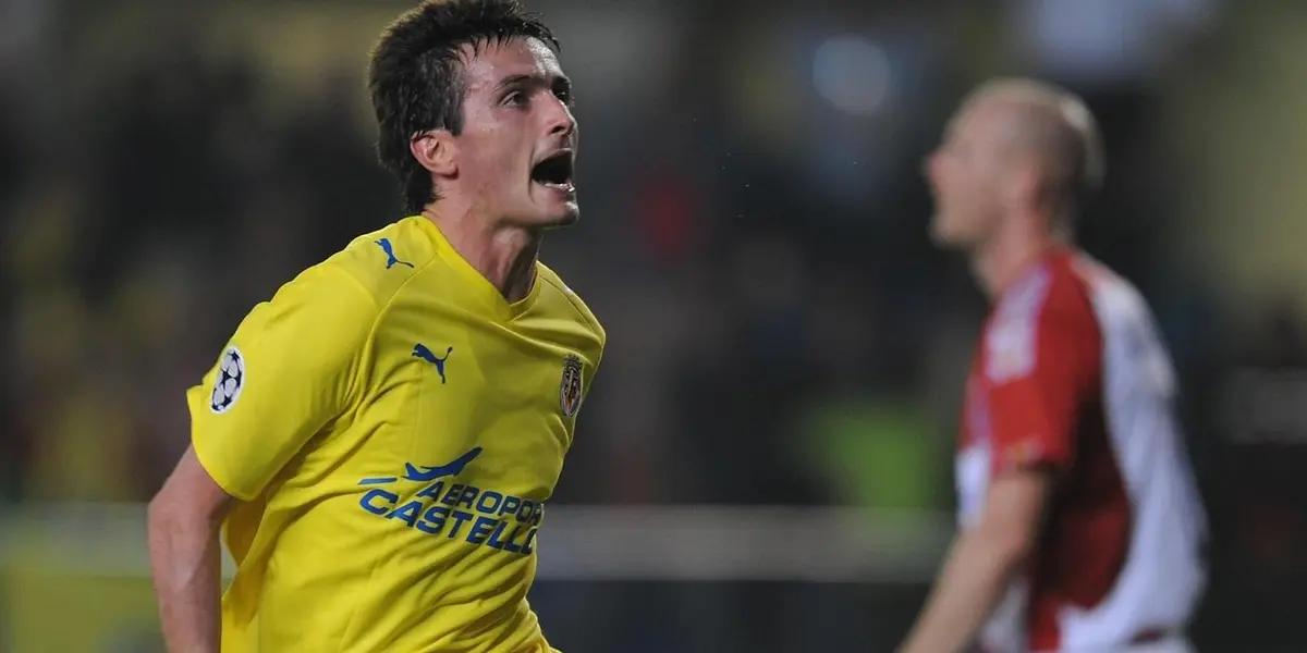 Joseba Llorente es un ex futbolista español que supo vestir, entre muchas camisetas, la del Villareal CF donde se destacó por su capacidad goleadora. Actualmente comenta algunos partidos y maneja varios emprendimientos.