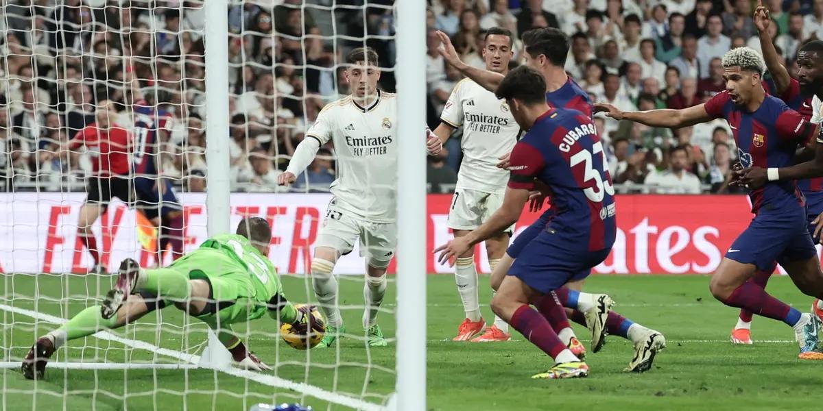 Jugada del gol fantasma del FC Barcelona al Real Madrid en el Santiago Bernabéu