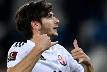 Khvicha Kvaratskhelia no desaprovechó el regalo de Le Normand, par poner el 1 contra 1 entre España y Georgia