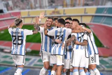 La albiceleste arribó a la capital boliviana y un curioso momento se vivió a su llegada