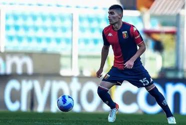 La buena temporada de Sevilla ha hecho que varios de sus jugadores estén en la mira de los grandes conjuntos de Europa. Es por eso que ante la posible salida de Koundé, el equipo sevillano se habría interesado en el defensor mexicano Johan Vásquez por quien podrían ofertar 4 millones de euros.