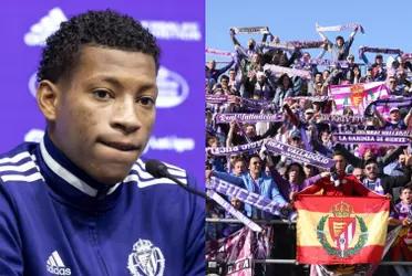 La situación con el ecuatoriano es complicada y en la afición comenzaron a hacérselo saber.