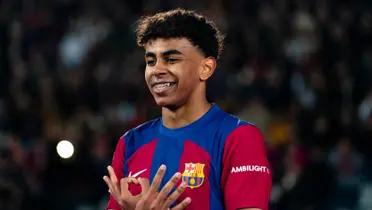 Lamine Yamal celebró sujetandose la oreja y poniendose la mano debajo de la cara tras marcar al Real Madrid