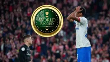 Lamine Yamal lamentándose tras errar una acción clara