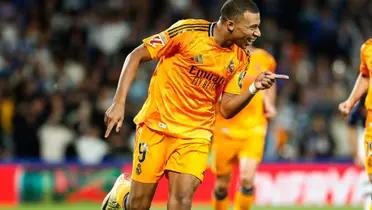 Los aficionados citizens no se creen que ese disparo haya acabado en portería