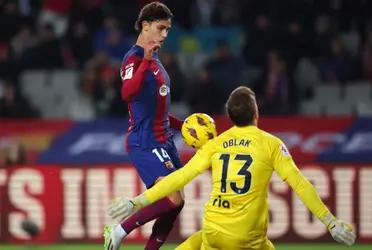 Los Blaugranas superaron a los Colchoneros en un duelo apasionante y se prenden en la lucha por el título