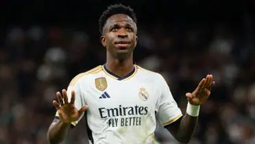 Mientras hinchas de Atleti lo insultan, esto hicieron los de Las Palmas con Vini