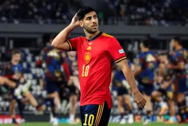 Ni bien comenzado el partido ya se instaló la polémica en el encuentro que España necesita sí o sí ganar para no complicarse