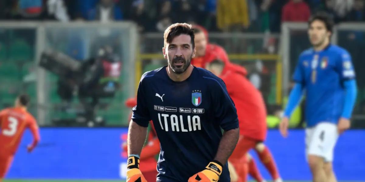 Particular situación vivida entre ambos guardametas en un espacio fuera del campo de juego