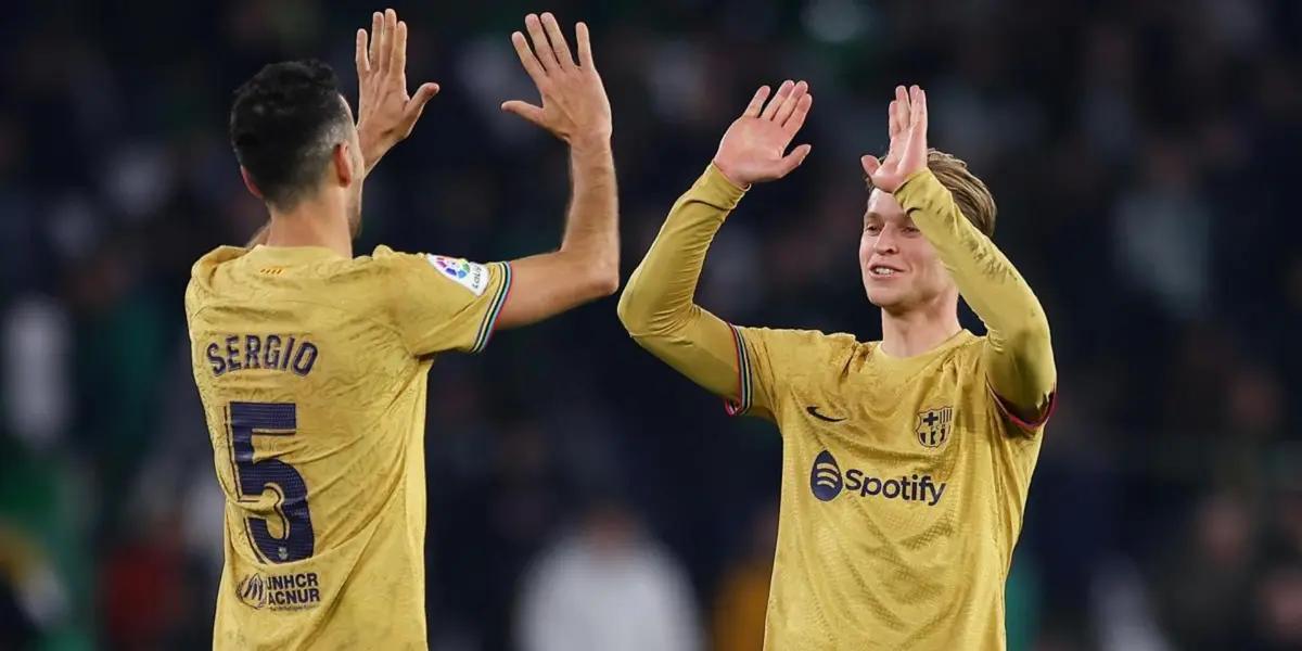 Tiene 18 años, juega como Busquets y se apunta de reemplazo de De Jong en Barça